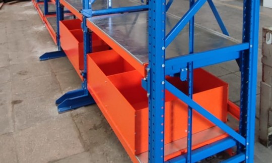 Стеллажи с выдвижными ящиками для цеха