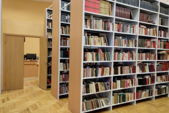 стационарные библиотечные стеллажи