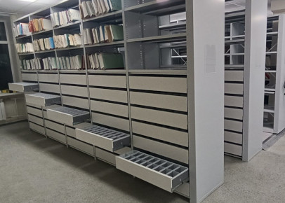 Стеллажи с выдвижными ящиками