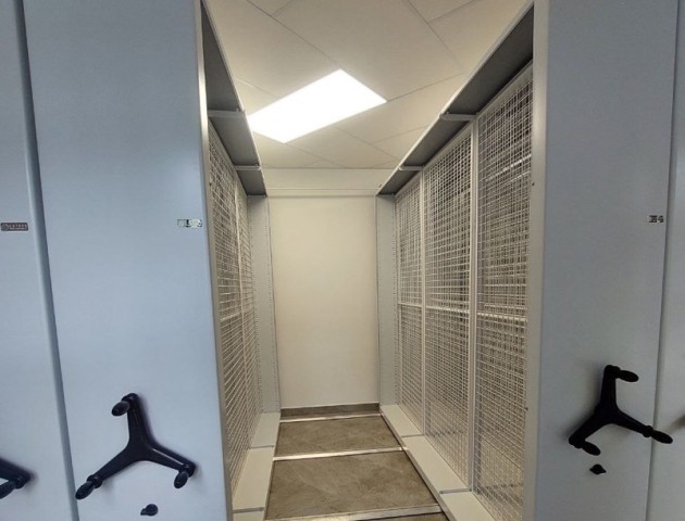 Передвижные стеллажи для картин